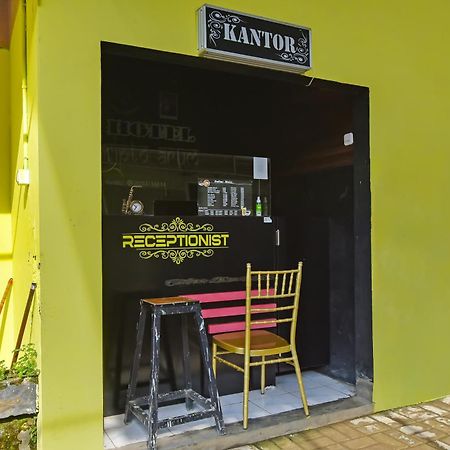Spot On 91905 Hotel Cipto Arum Чилачап Экстерьер фото