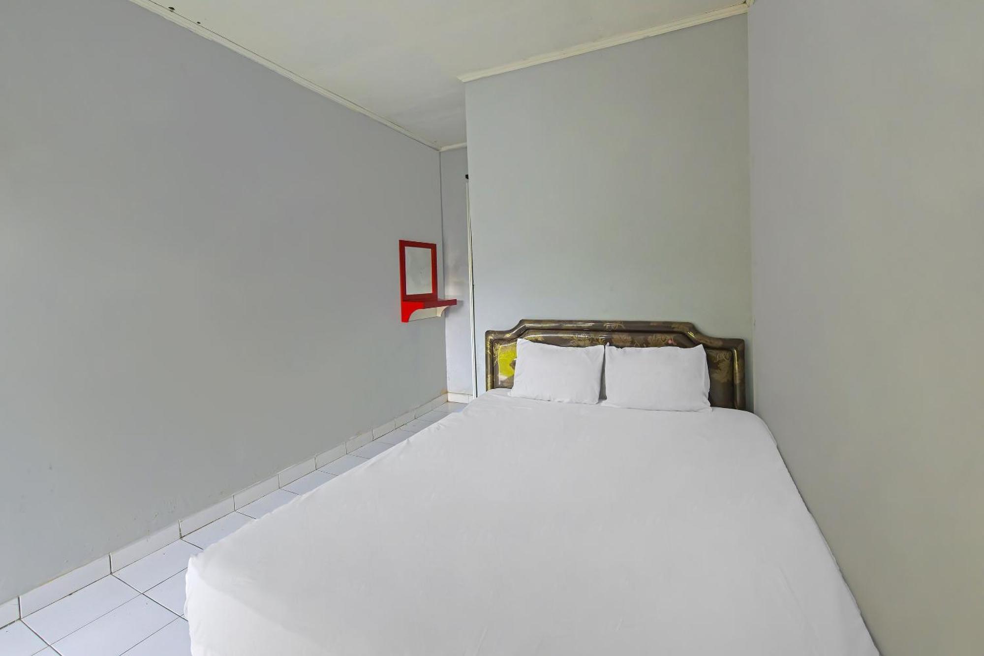 Spot On 91905 Hotel Cipto Arum Чилачап Экстерьер фото