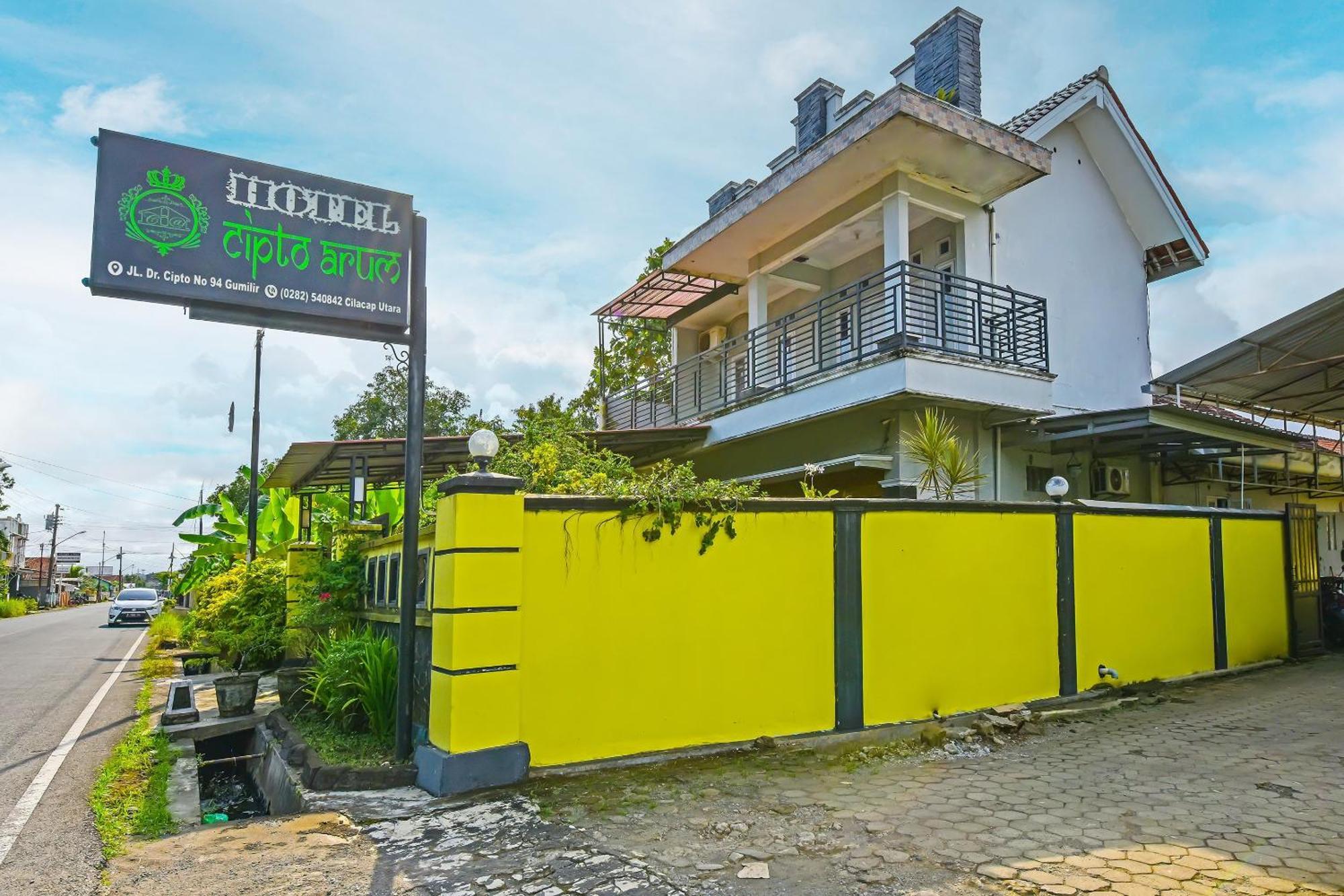 Spot On 91905 Hotel Cipto Arum Чилачап Экстерьер фото