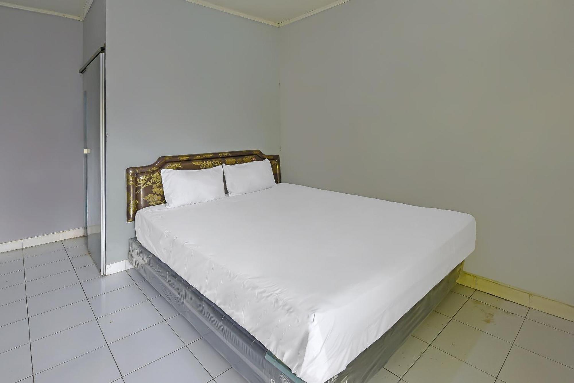 Spot On 91905 Hotel Cipto Arum Чилачап Экстерьер фото