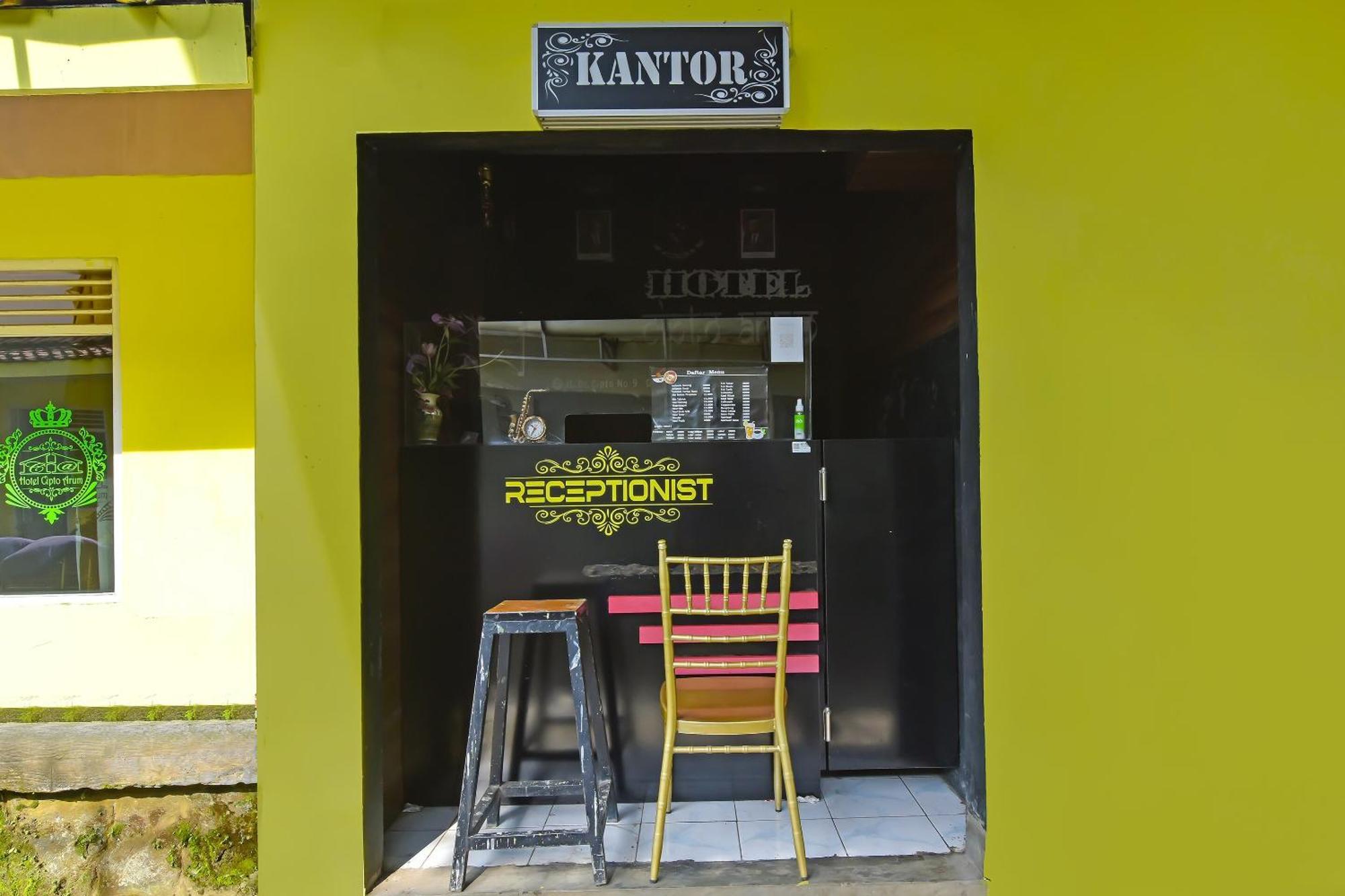 Spot On 91905 Hotel Cipto Arum Чилачап Экстерьер фото