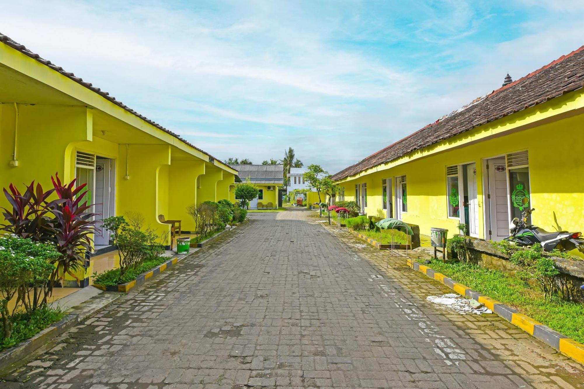Spot On 91905 Hotel Cipto Arum Чилачап Экстерьер фото