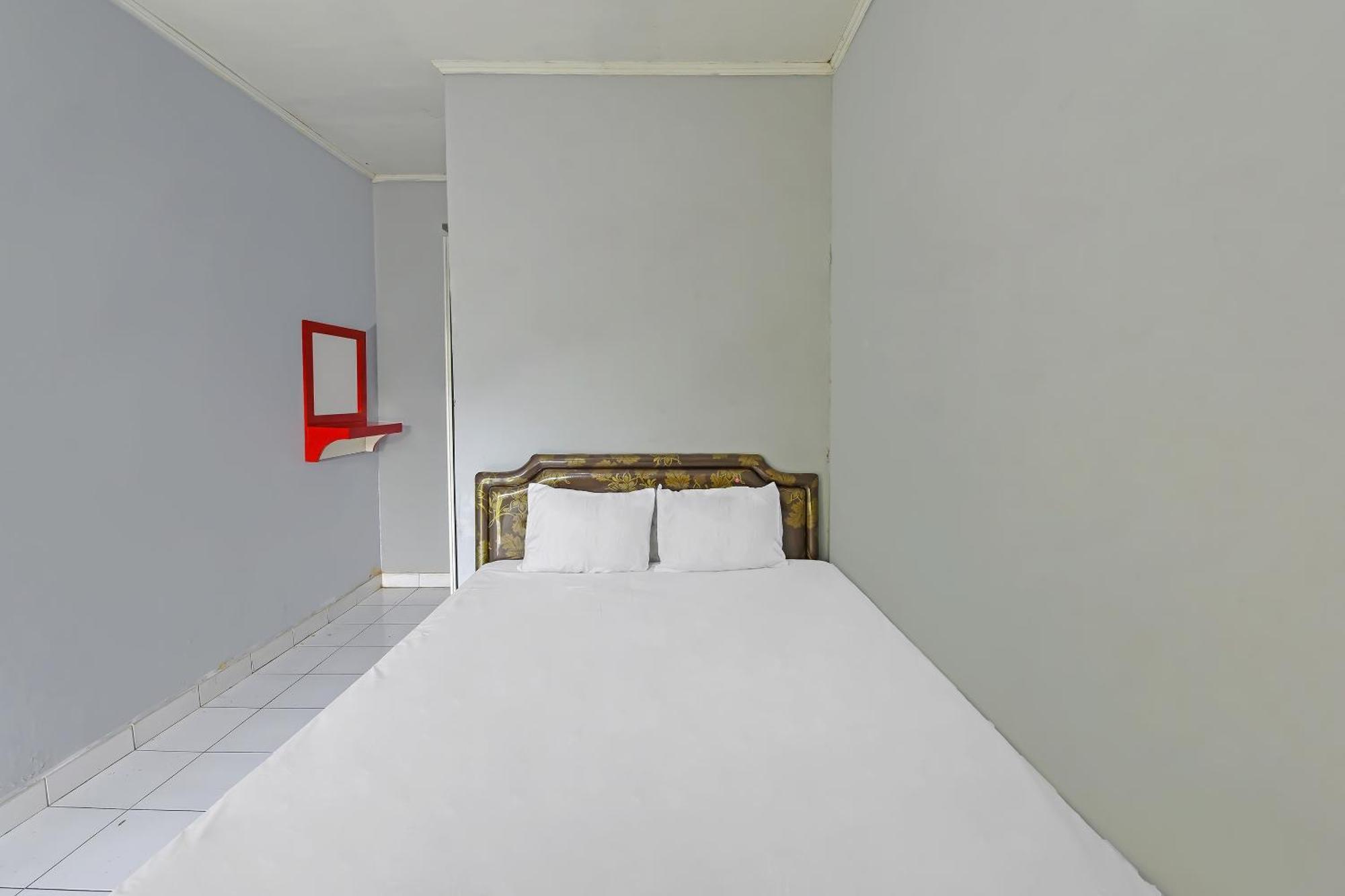 Spot On 91905 Hotel Cipto Arum Чилачап Экстерьер фото