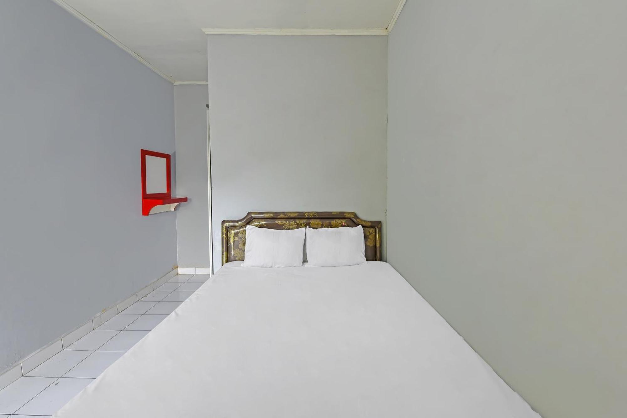 Spot On 91905 Hotel Cipto Arum Чилачап Экстерьер фото