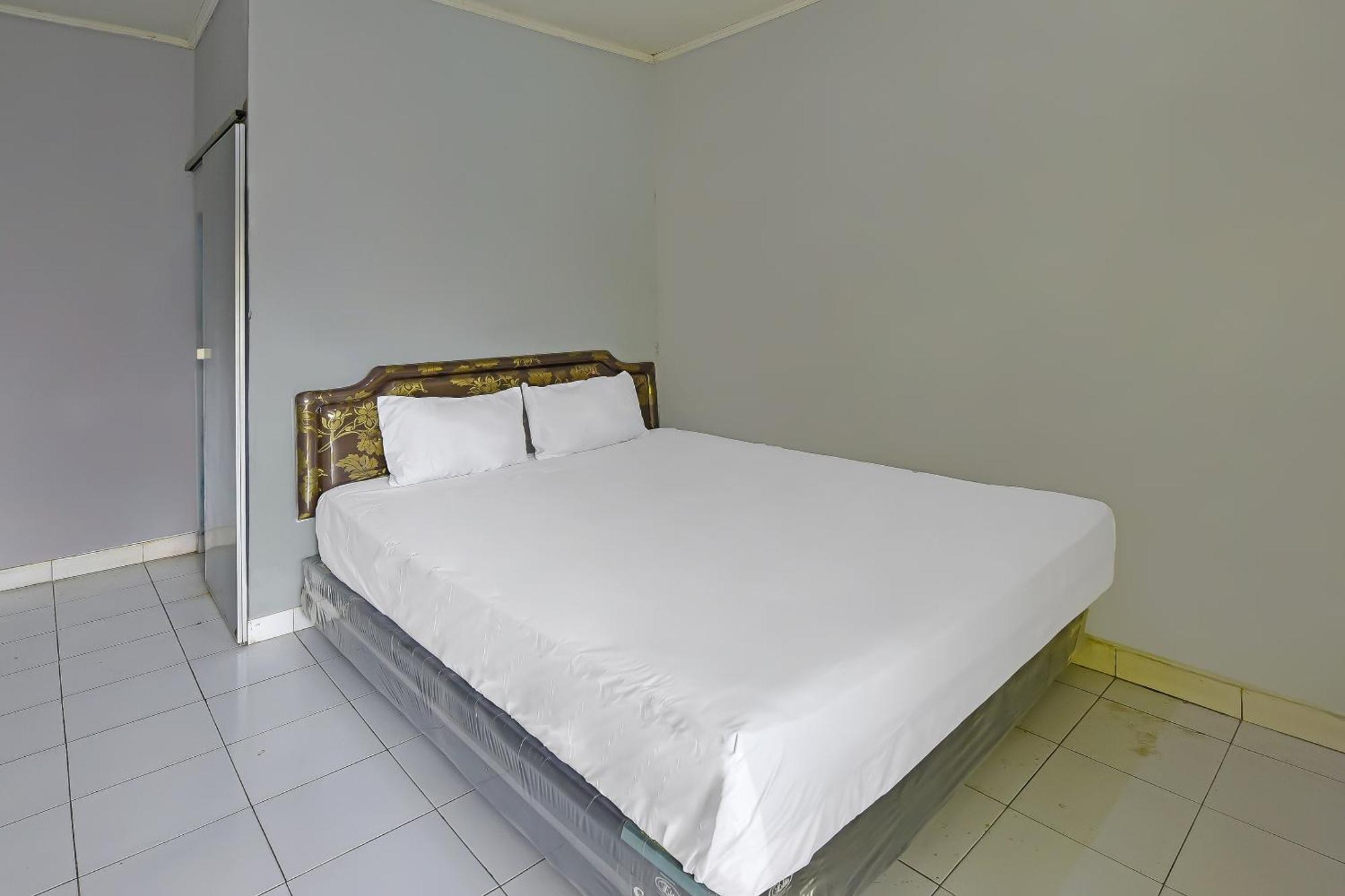 Spot On 91905 Hotel Cipto Arum Чилачап Экстерьер фото