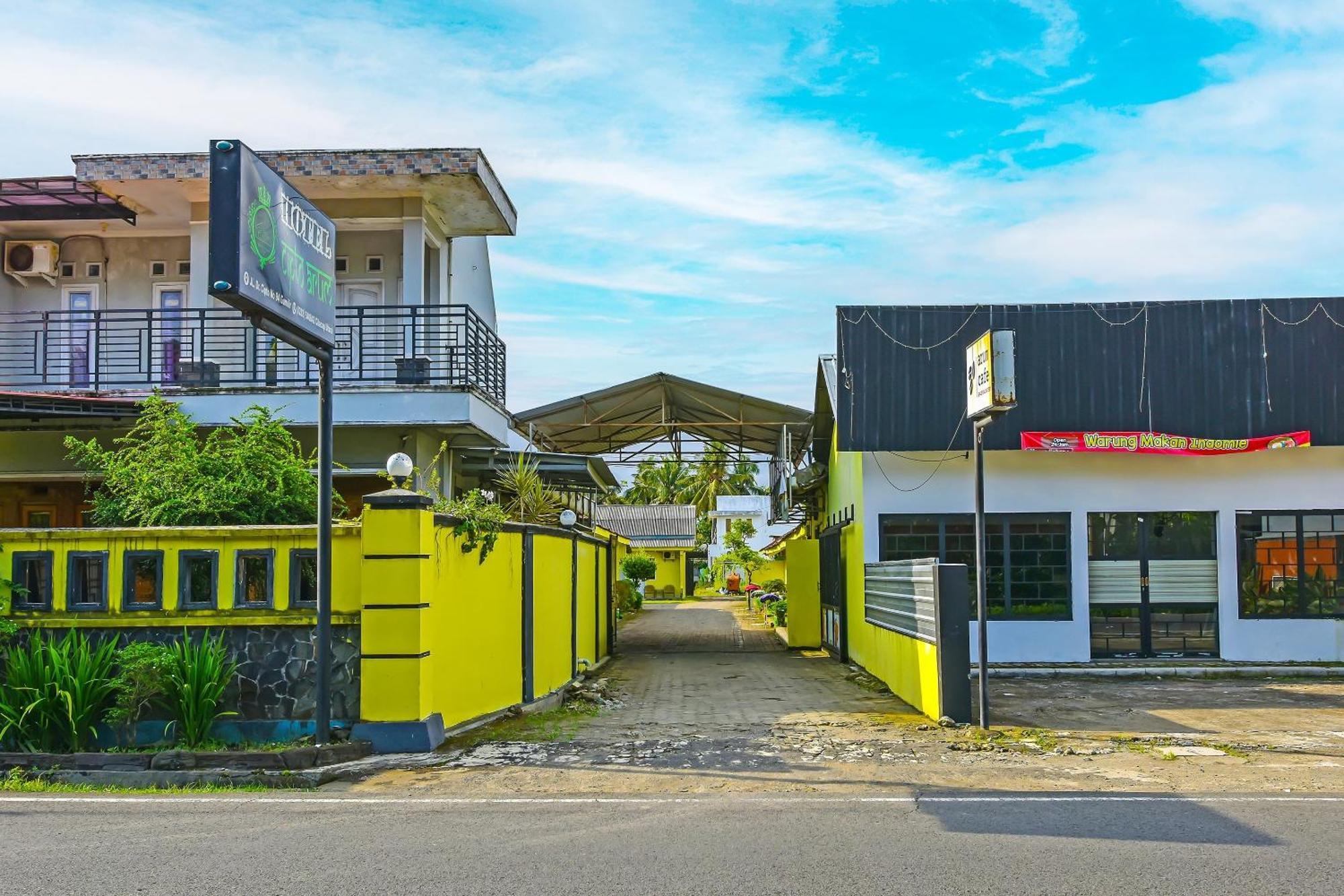 Spot On 91905 Hotel Cipto Arum Чилачап Экстерьер фото